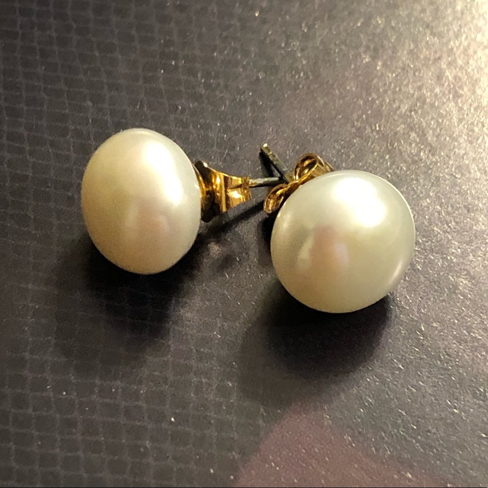 Faux pearl earrings EUC